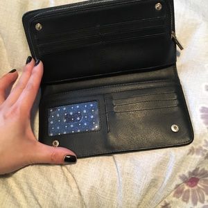 Tory Burch Bags - Tory Burch wallet Tory Burch Bags - Tory Burch wallet